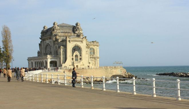 Ploi multe, zilele acestea,  la Constanța - vremeafalezacazino1-1544716940.jpg