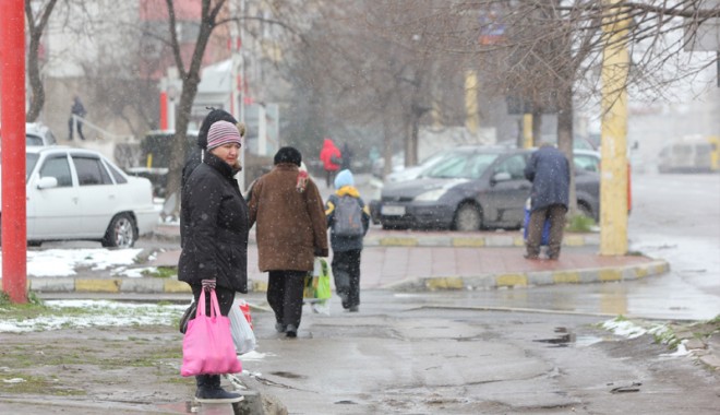 Vreme închisă și deosebit de rece astăzi și mâine, la Constanța - vremedeiarnaninsoare8-1364406011.jpg