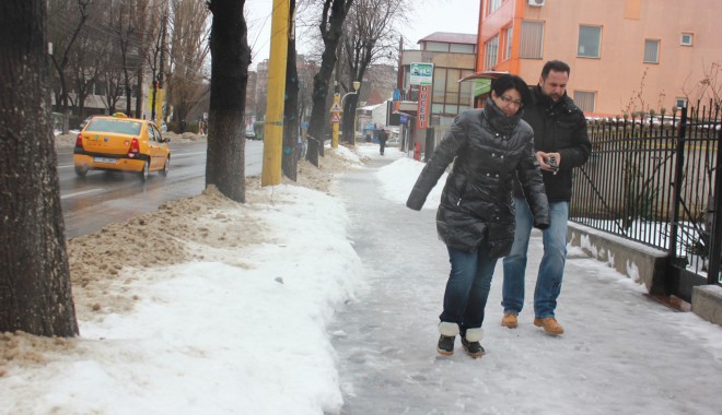 Ninsoare slabă, astăzi, la Constanța - vremedeiarnaninsoarevant15-1391506234.jpg