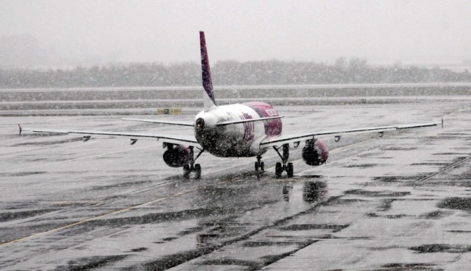 Aeroportul din Viena, închis din cauza ninsorilor abundente - vremereainitaliazecidezboruridep-1358440555.jpg