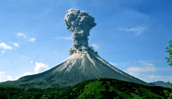 Erupția unuia din cei mai activi vulcani  din Filipine - vulcan-1367927136.jpg