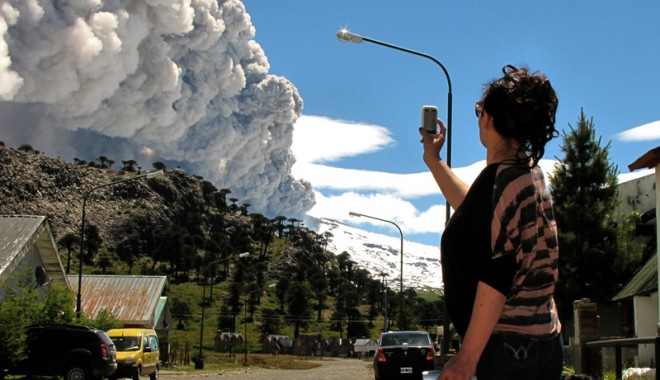 Mii de oameni, evacuați în Chile și Argentina, amenințați de erupția vulcanului Copahue - vulcan-1369748107.jpg
