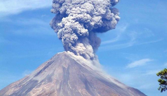 Vulcanul Colima din Mexic a erupt - vulcan-1449911447.jpg
