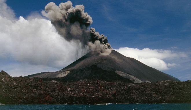 Vulcanul Semenu din Indonezia a erupt. Rezidenții au fost avertizați să stea departe de zona erupției - vulcan-1639911618.jpg