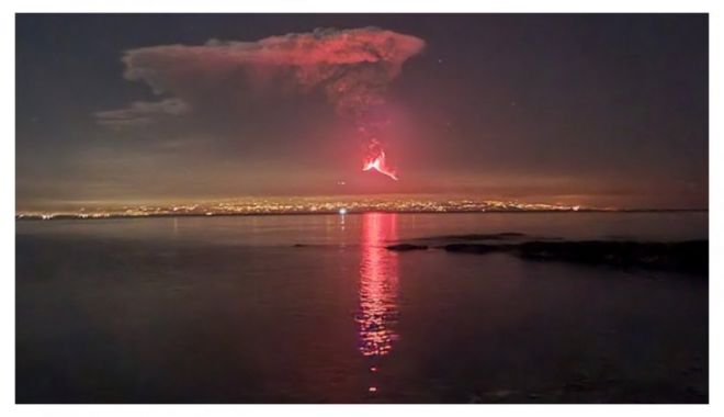 Imagini spectaculoase cu erupția vulcanului Etna. Mai multe zboruri au fost deviate - vulcan-1654177744.jpg