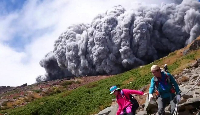 Erupția vulcanului din Japonia: Zeci de morți și dispăruți - vulcan131c43621624-1412331661.jpg