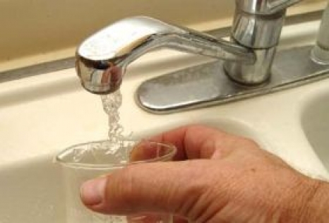22 de asociații riscă să rămână fără apă din cauza restanțelor - w560xh316faraapapotabilaincentru-1332760524.jpg