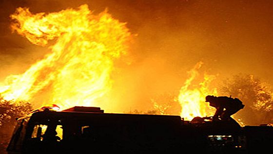 Dramă în SUA. Un bărbat a deschis focul asupra unei familii după ce și-a incendiat casa - w560xh316incendiu1-1350887166.jpg