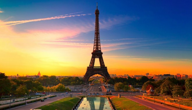 Treizeci și trei de români, arestați la Paris pentru organizarea unor jocuri de noroc ilegale - wallpaperehdturnuleiffel1-1380780608.jpg