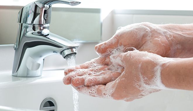 Avarie RAJA. O localitate întreagă, fără apă potabilă - washingofhandswithsoapun471045-1563262039.jpg