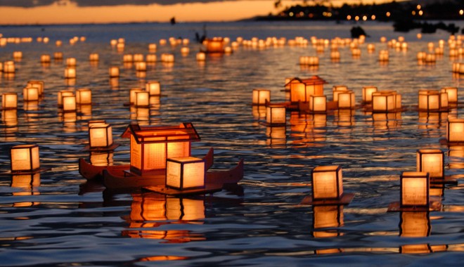 Lampioane umanitare, la CONSTANȚA - waterlanterns1800x1200wallpaper8-1401180837.jpg