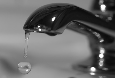Localitatea Murfatlar a rămas fără apă potabilă - watertap4752-1316615792.jpg