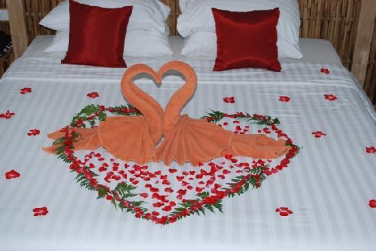 Noaptea nunții, de neuitat - weddingnightdecoration-1382631283.jpg