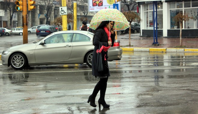 Atenționare meteo. Week-end cu temperaturi scăzute, ploi și intensificări ale vântului - weekendcutemperaturi-1414169102.jpg