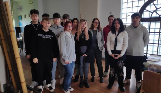 Opțiuni de carieră, prin programul Job Shadow, pentru liceenii de la ”Virgil Madgearu” - whatsapp-image-20231228-at-09471-1703764172.jpeg