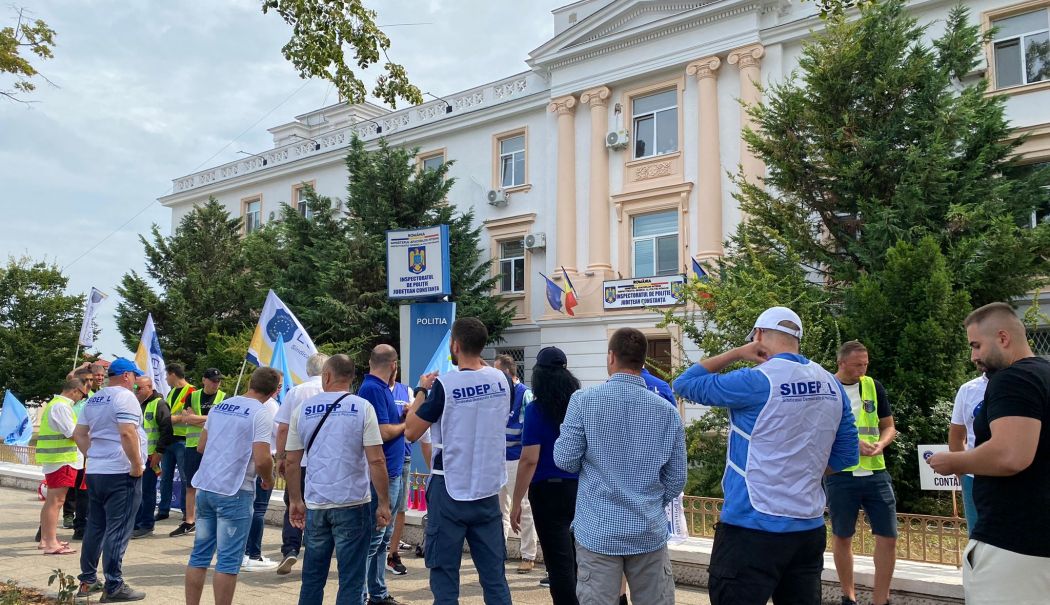 FOTO. PROTEST LA CONSTANŢA! Poliţiştii îşi strigă nemulţumirile! Şeful IPJ: "Ne dorim să rezolvăm toate problemele"
