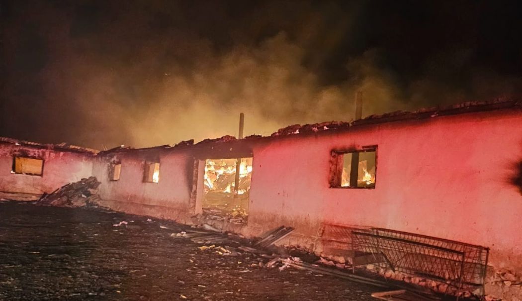 Incendiu de amploare la o casă din Limanu. Au ars peste 100 de metri pătrați - whatsapp-image-20241027-at-12555-1730026683.jpeg