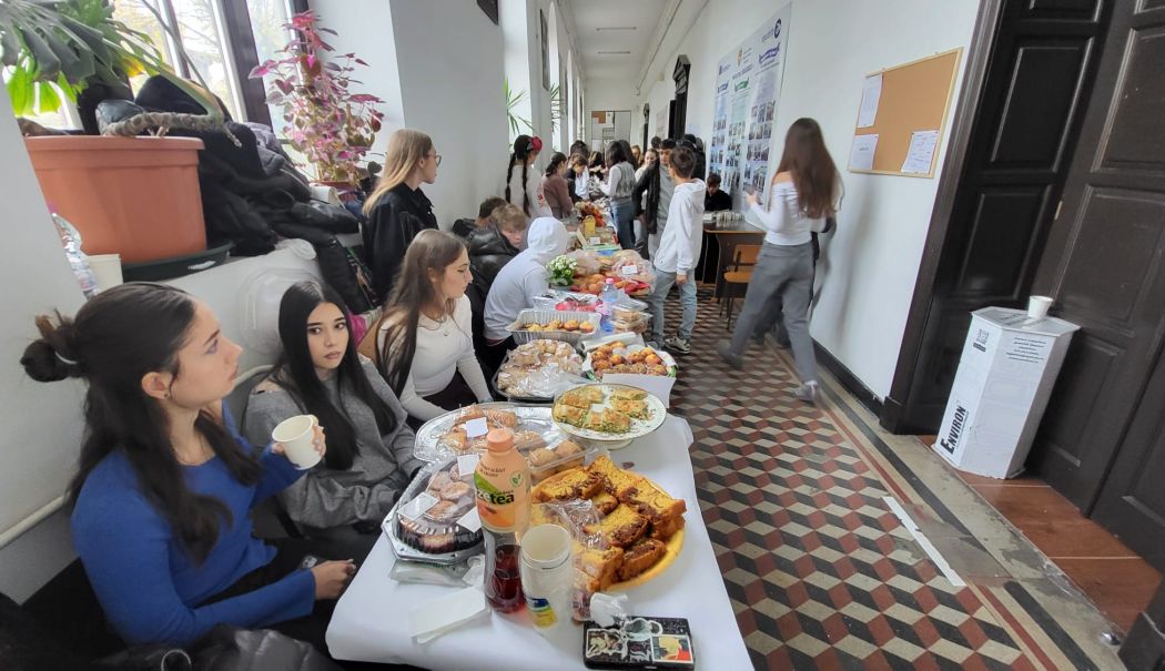 Târg de gastronomie, cu scop caritabil, la Colegiul 
