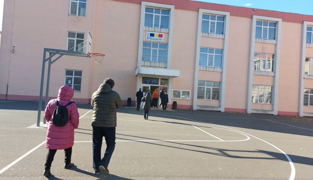 Prezentarea de sondaje la ieşirea de la urne, înainte de încheierea votării, sancţionată