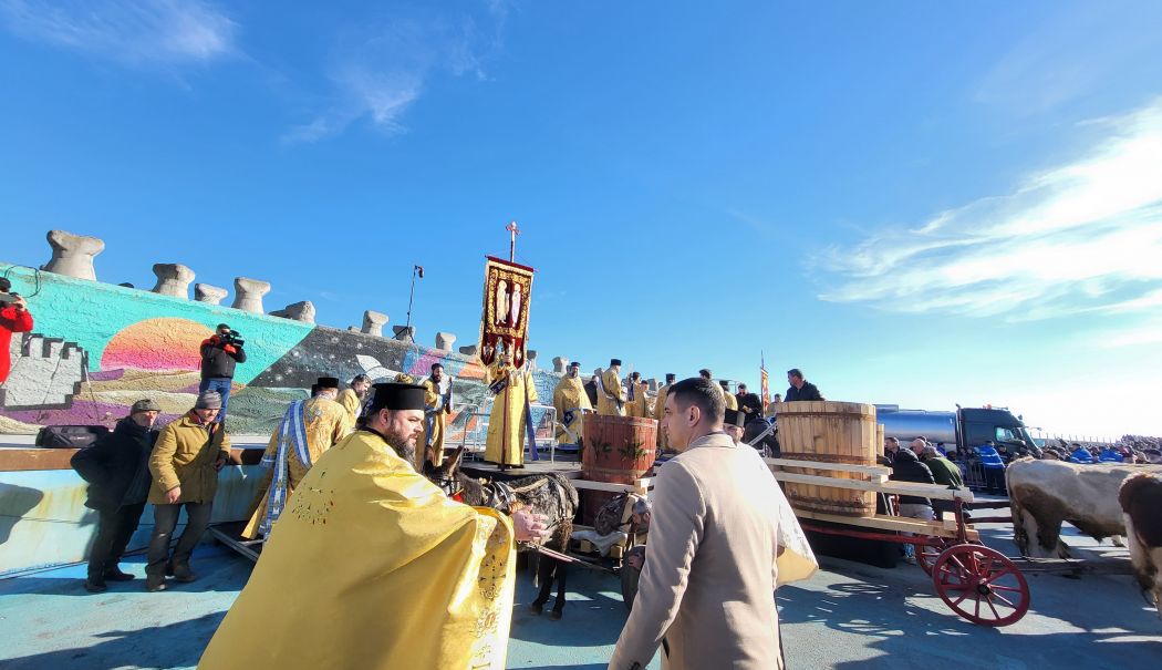 George Simion, spălat de păcate de ÎPS Teodosie. Iată ce s-a întâmplat la Bobotează