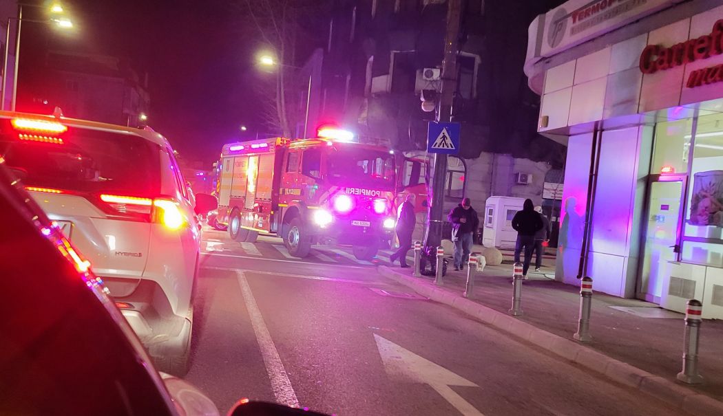 Alertă pe strada Ștefan cel Mare! O casă a fost cuprinsă de flăcări - whatsapp-image-20250319-at-21053-1742413360.jpg