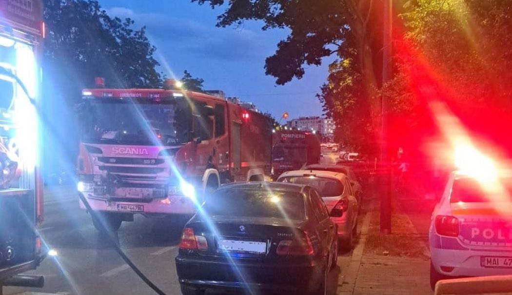 O femeie și două pisici, salvate dintr-un apartament unde s-a produs un incendiu - whatsapp-image-20250710-at-21115-1752647366.jpg