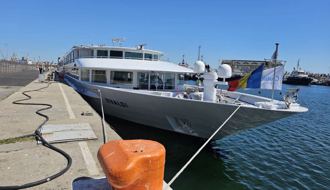 Trei nave fluviale de pasageri, la terminalul Portului Constanța - whatsapp-image-20250816-at-16355-1755351424.jpeg
