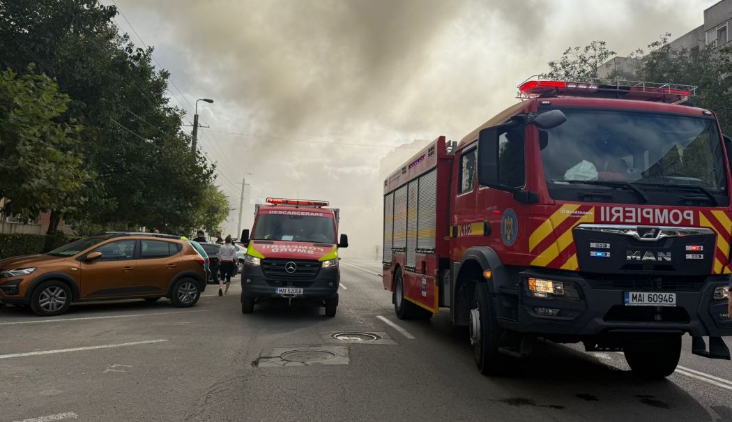 UPDATE - Panică într-un bloc de pe strada Soveja din Constanța! O mansardă a luat foc - whatsapp-image-20250914-at-16123-1757856098.jpeg