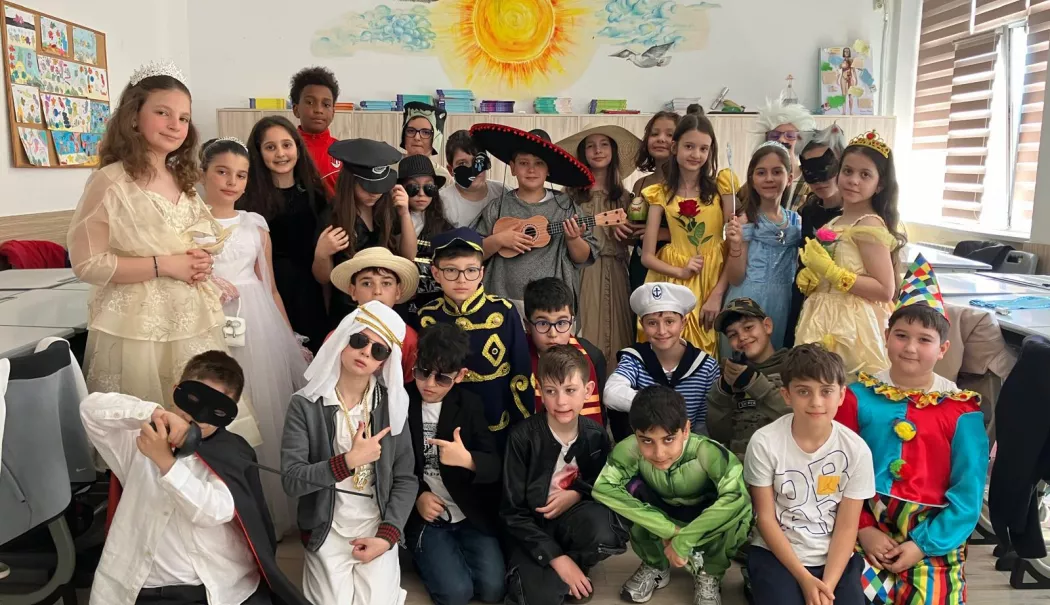 57 de ani de educație, marcați printr-un carnaval al copilăriei la Școala 30 - whatsapp-image-20260423-at-12245-1776941158.webp