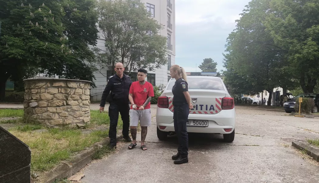 Tânăra care și-a înjunghiat partenerul, dusă în fața judecătorilor la Constanța