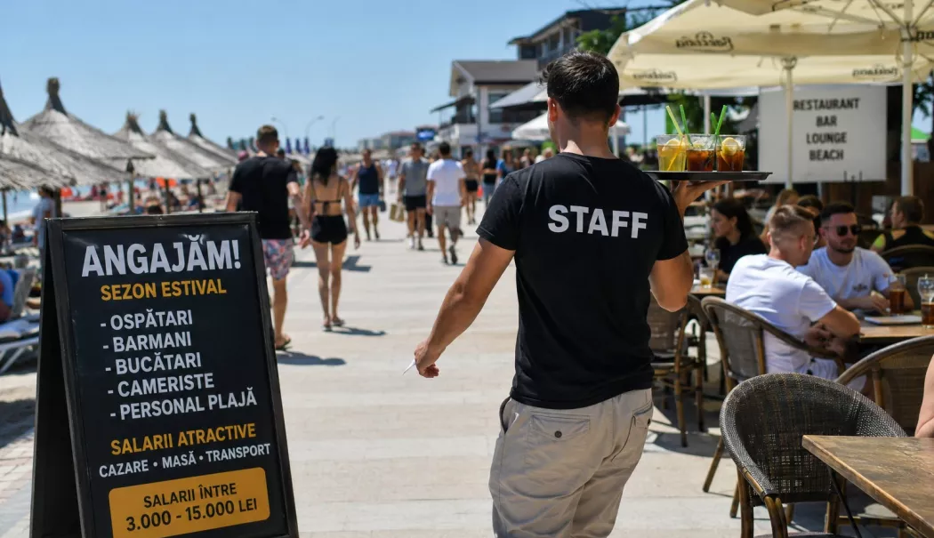 „Bătaie” pe angajați la mare! Patronii restaurantelor se întrec în salarii de lux - whatsapp-image-20260524-at-91235-1779648577.webp