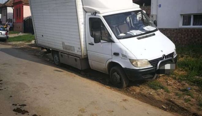 O fată de 14 ani a luat duba părinților ca să-și cumpere înghetață și a accidentat un pieton - whatsappimage20190612at194044-1560413264.jpg