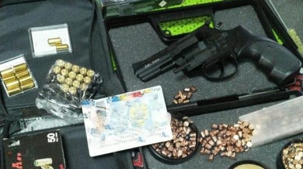 Arsenal descoperit în locuința unui bărbat de 65 de ani: patru arme letale și 1600 de gloanțe - whatsappimage20190717at123539685-1563362439.jpg