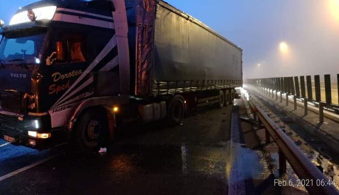 Accident rutier pe autostradă. Circulație blocată - whatsappimage20210206at0843042-1612598087.jpg