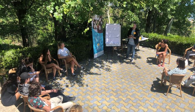 Tinerii din patru ţări discută despre instrumentele dedicate antreprenoriatului social