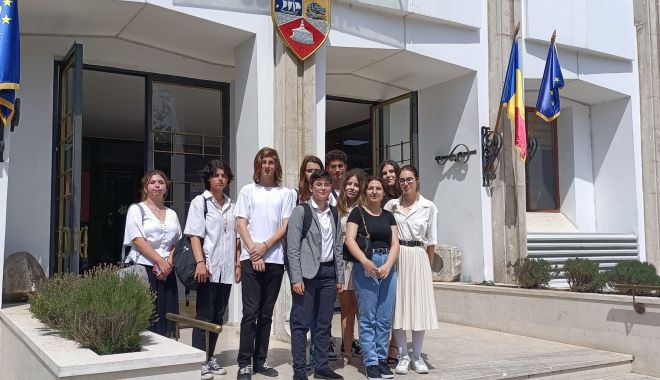 STRANIE dezbatere publică organizată de ISJ Constanța! Reprezentanții elevilor dați afară!