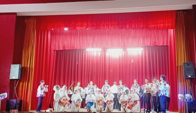 Spectacol de cântece și dansuri populare pe scena Palatului Copiilor - whatsappimage20221114at1306401-1668429877.jpeg