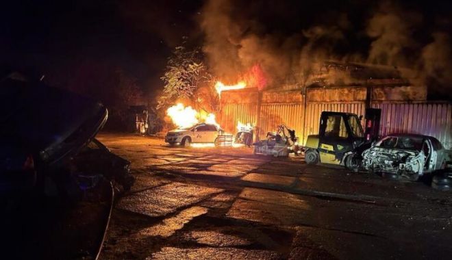 Incendiu puternic, în această dimineață! Pompierii s-au luptat cu flăcările ore bune - whatsappimage20231118at045729770-1700290732.jpg