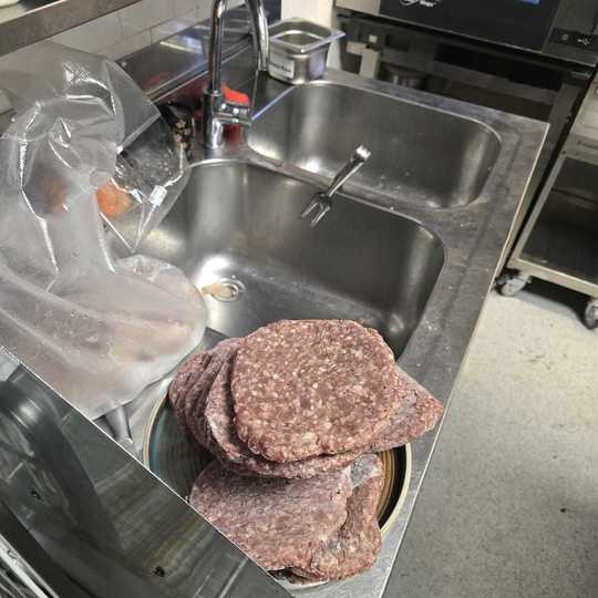 Mai multe restaurante din Centrul Vechi închise temporar de ANPC - whatsappimage20250310at082907-1741607532.jpg