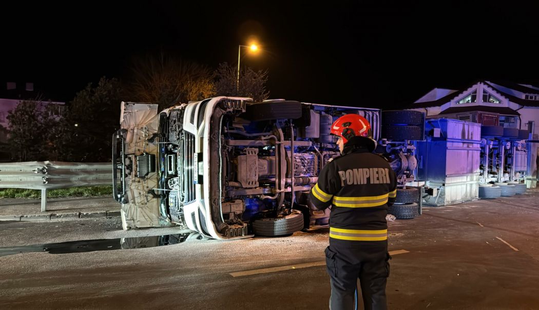 Un TIR încărcat cu animale s-a răsturnat la ieșirea din Ovidiu - whatsappimage20250319at211405204-1742453771.jpeg