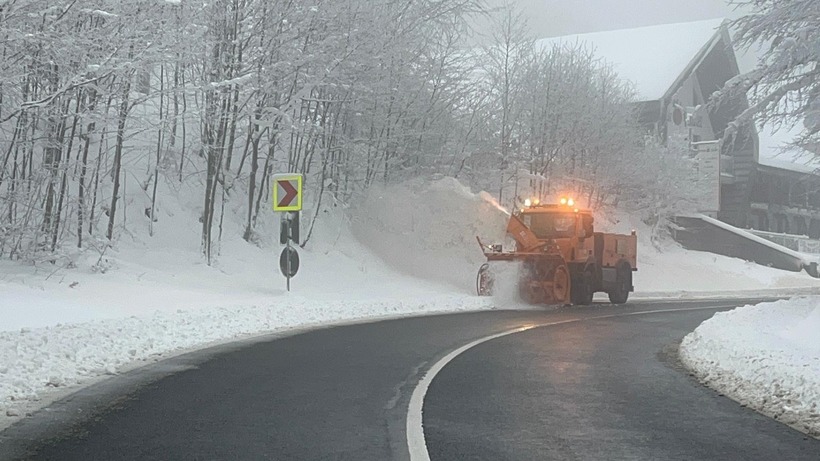 Trafic oprit între Predeal şi Râşnov, pe DN 73A, pentru a curăţa şoseaua