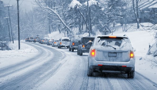 Şoferi, bine de ştiut! Ce spun autorităţile despre situaţia traficului la nivel naţional, la această oră - winterdrivinginsnowroyaltyfreeim-1675062889.jpg