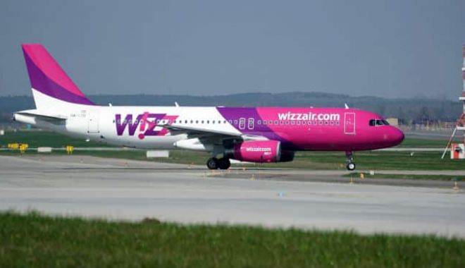 Avion Wizz Air, întors de urgență pe Henri Coandă, după impactul cu o pasăre - wizzair-1556714522.jpg