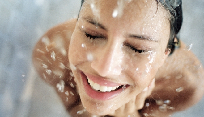 RADET. Se lucrează în mai multe puncte termice din Constanța - womaninshower-1469194152.jpg