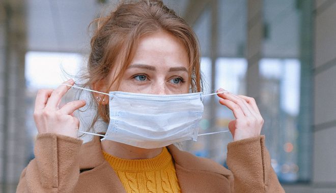OFICIAL. Iată în ce condiții sunt obligatorii masca de protecție și măsurarea temperaturii - womanwearingfacemask39028821100x-1589983482.jpg