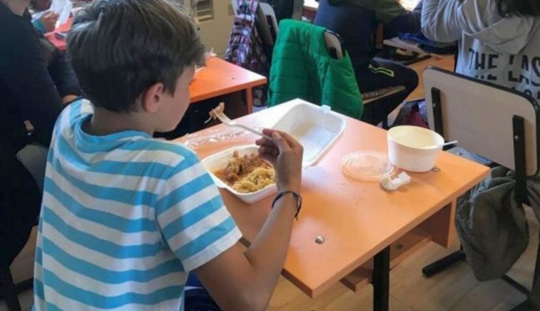 World Vision trage un semnal de alarmă: Pentru un sfert dintre copii, masa primită la școală e tot ce mănâncă într-o zi - world-vision-coppii-flamanzi-1713444926.jpeg