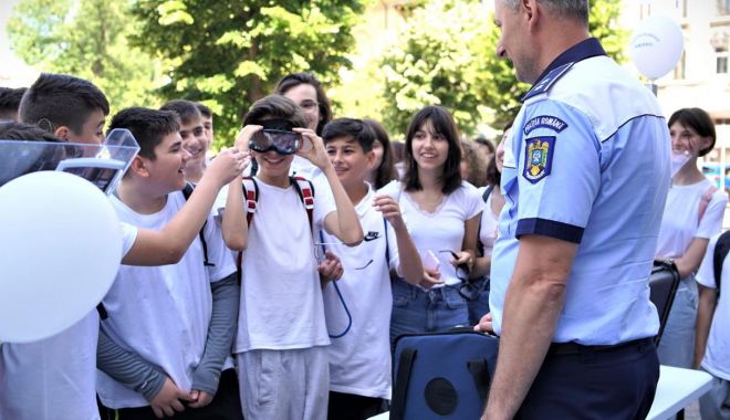 Ziua Copilului, sărbătorită alături de polițiști, în Piața Ovidiu