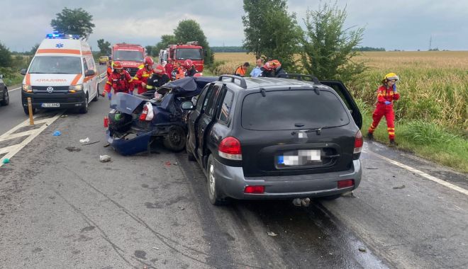 FOTO. ACCIDENT MORTAL PE DN 2: DOI MORȚI ȘI PATRU RĂNIȚI