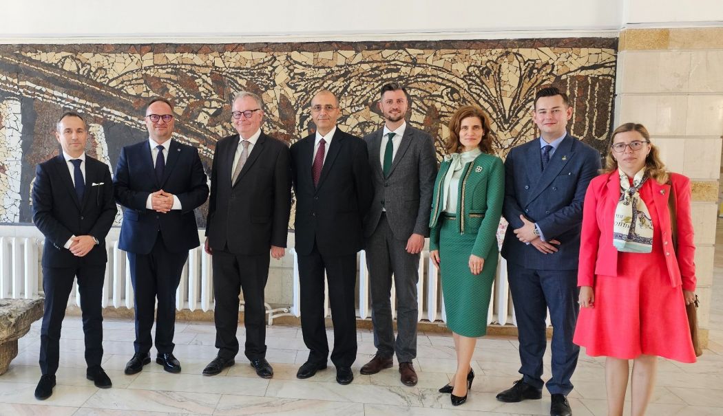 Ambasadorul Irlandei în România a vizitat Universitatea Ovidius” - x-ambasador-1715942872.jpg