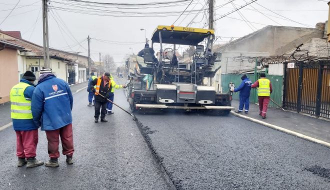 S-a încheiat reabilitarea trotuarelor și a carosabilului de pe strada Andrei Mureșanu - x-asfaltare-1680699666.jpeg